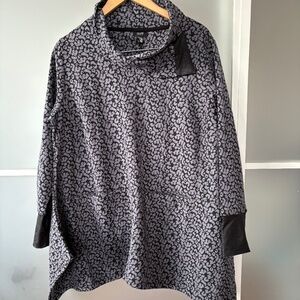 Modern tunic with blue/grey and black pattern size 16W